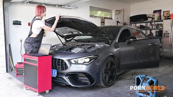 This Female Auto Mechanic Looks Like a Proletariat, But She Can Surprise